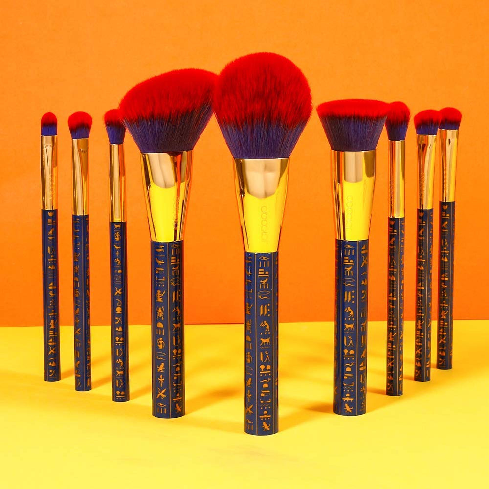Docolor numbered brushes with professional guide for easy techniques.