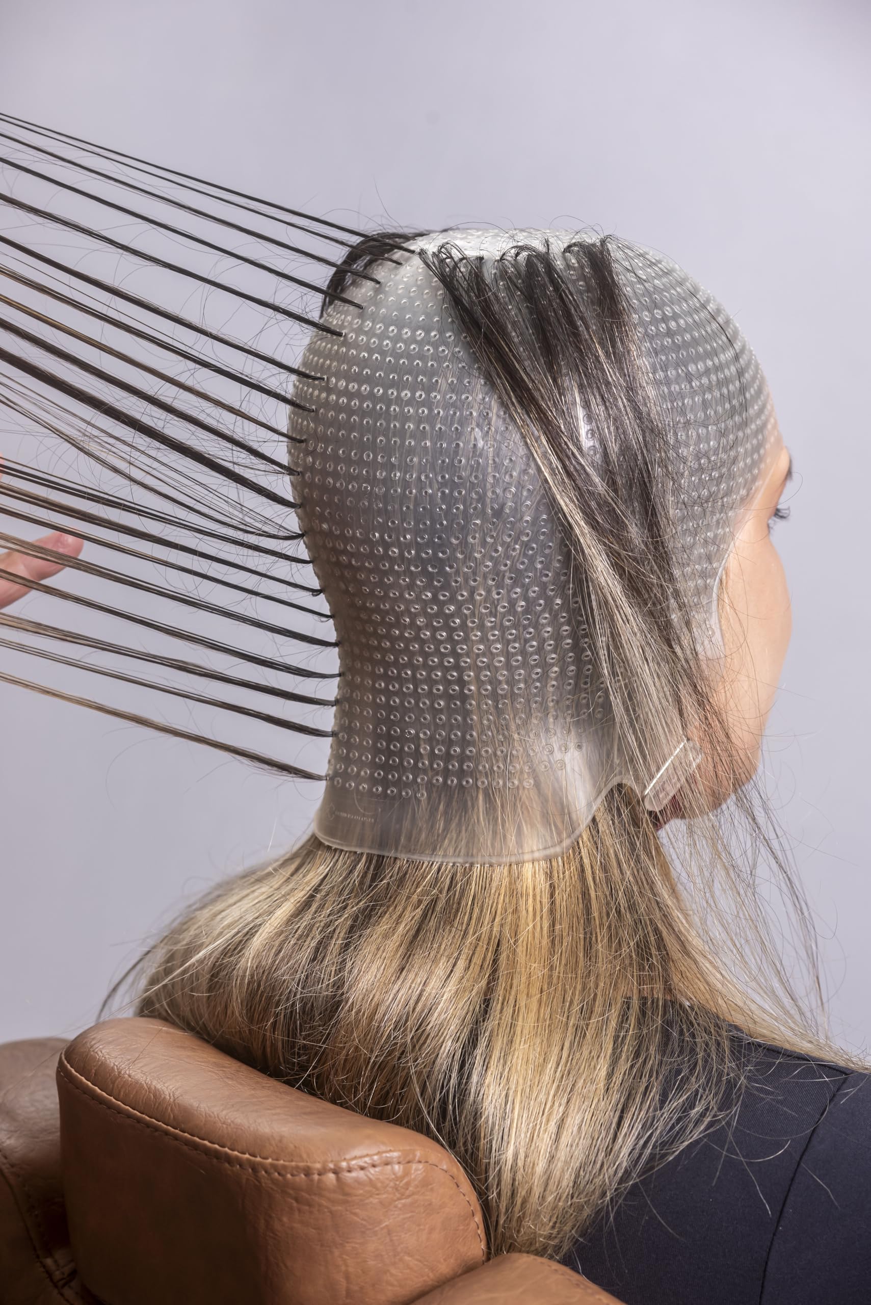 Dompel Sparta 2.4K cap designed for use with hook tools.