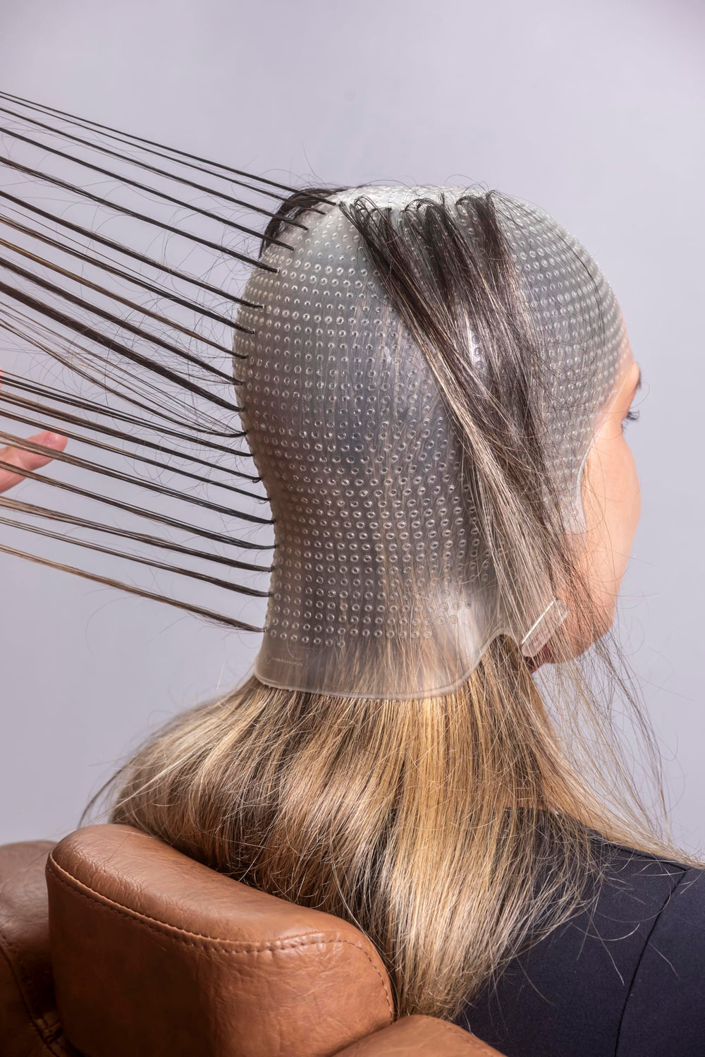 Dompel Sparta 2.4K cap designed for use with hook tools.
