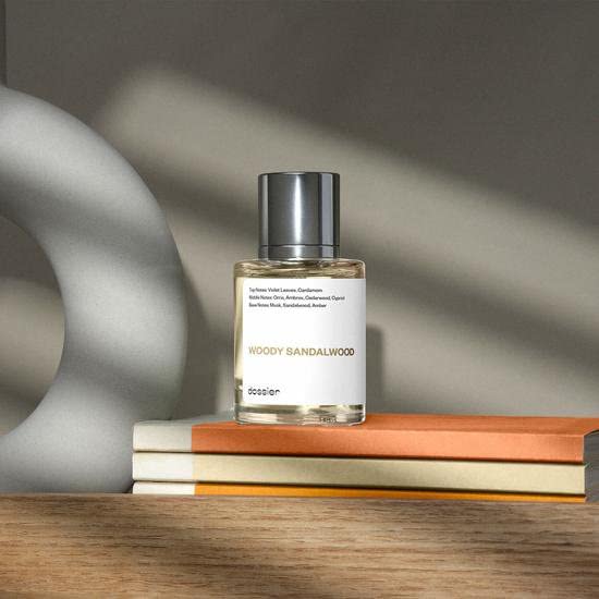 Dossier Woody Sandalwood juice spray demonstrates easy application and lasting scent.