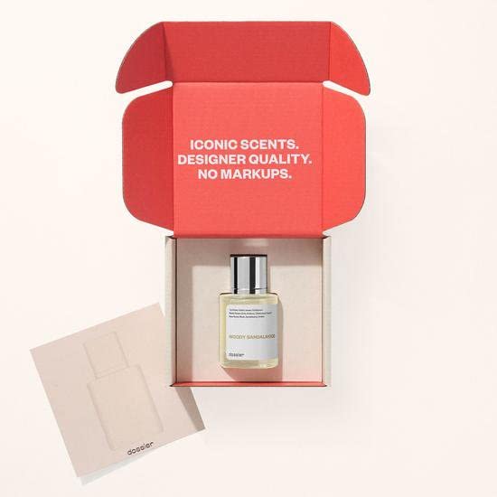 Dossier Woody Sandalwood mist application demonstrates balanced projection and subtle sillage.
