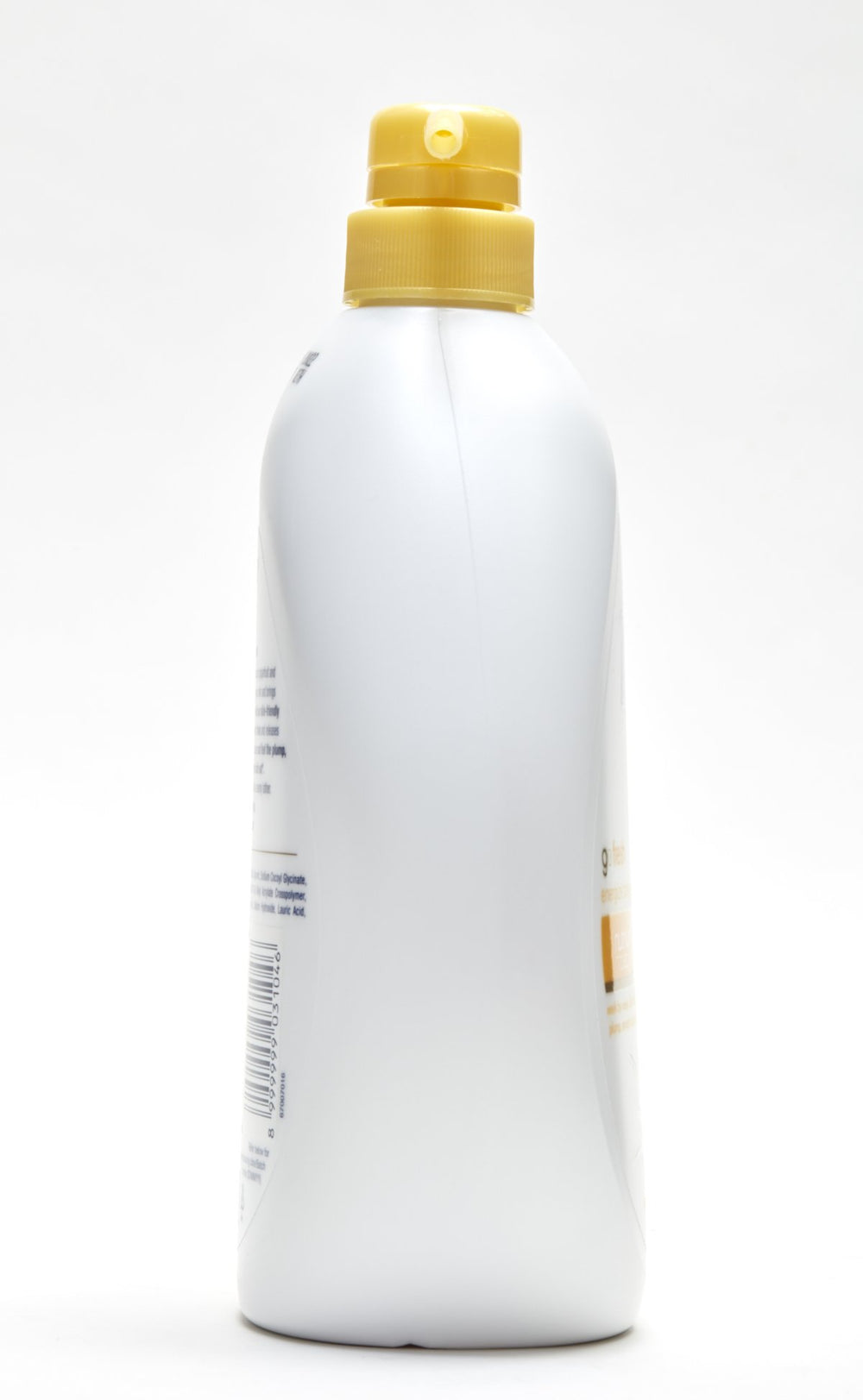 Dove Go Fresh Energize rich lather demonstrates refreshing shower foam