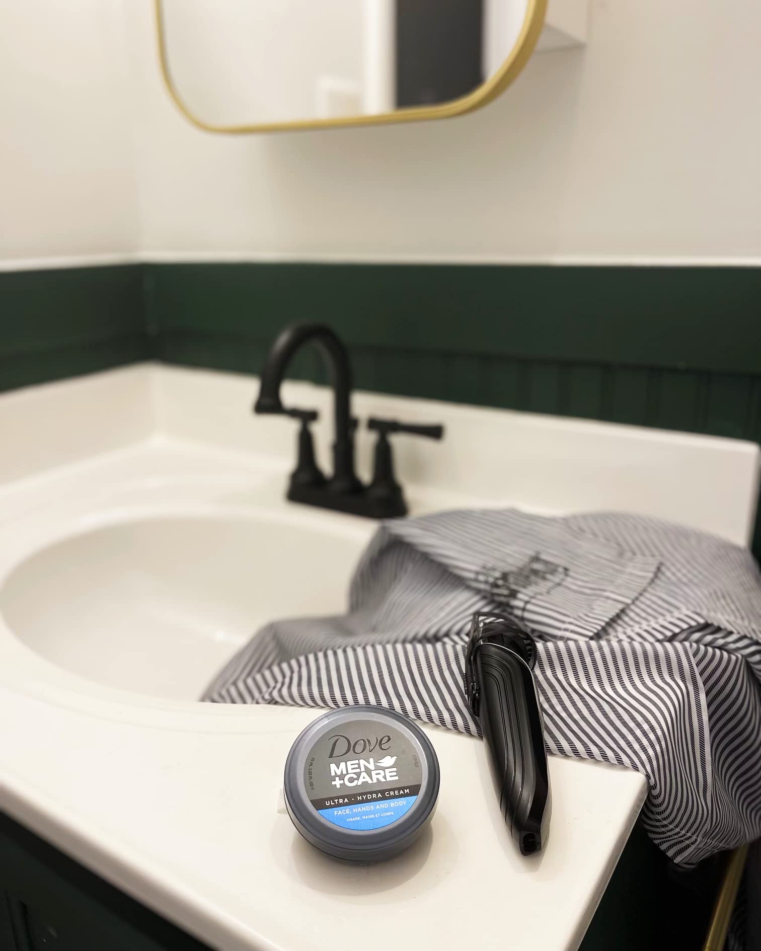 Dove Men+Care Ultra Hydra Cream texture is non-greasy and fast-absorbing