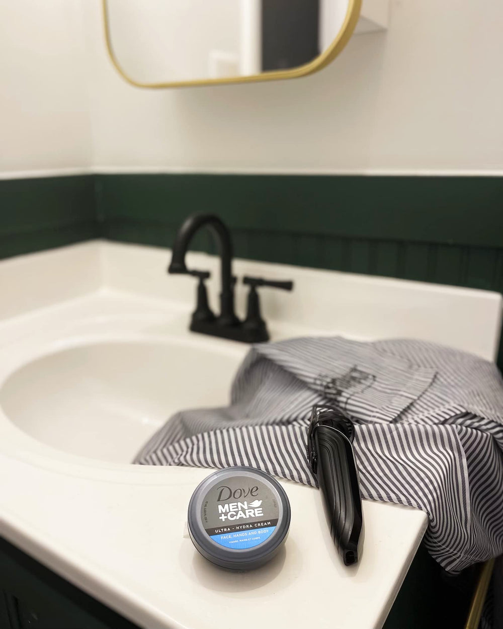 Dove Men+Care Ultra Hydra Cream texture is non-greasy and fast-absorbing