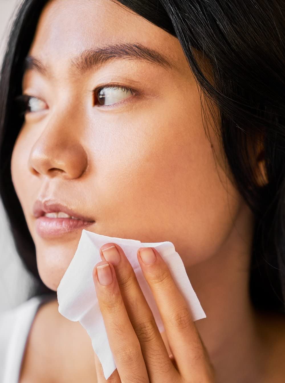 Dr Dennis Gross Step 2 neutralizes and hydrates the skin after peeling.