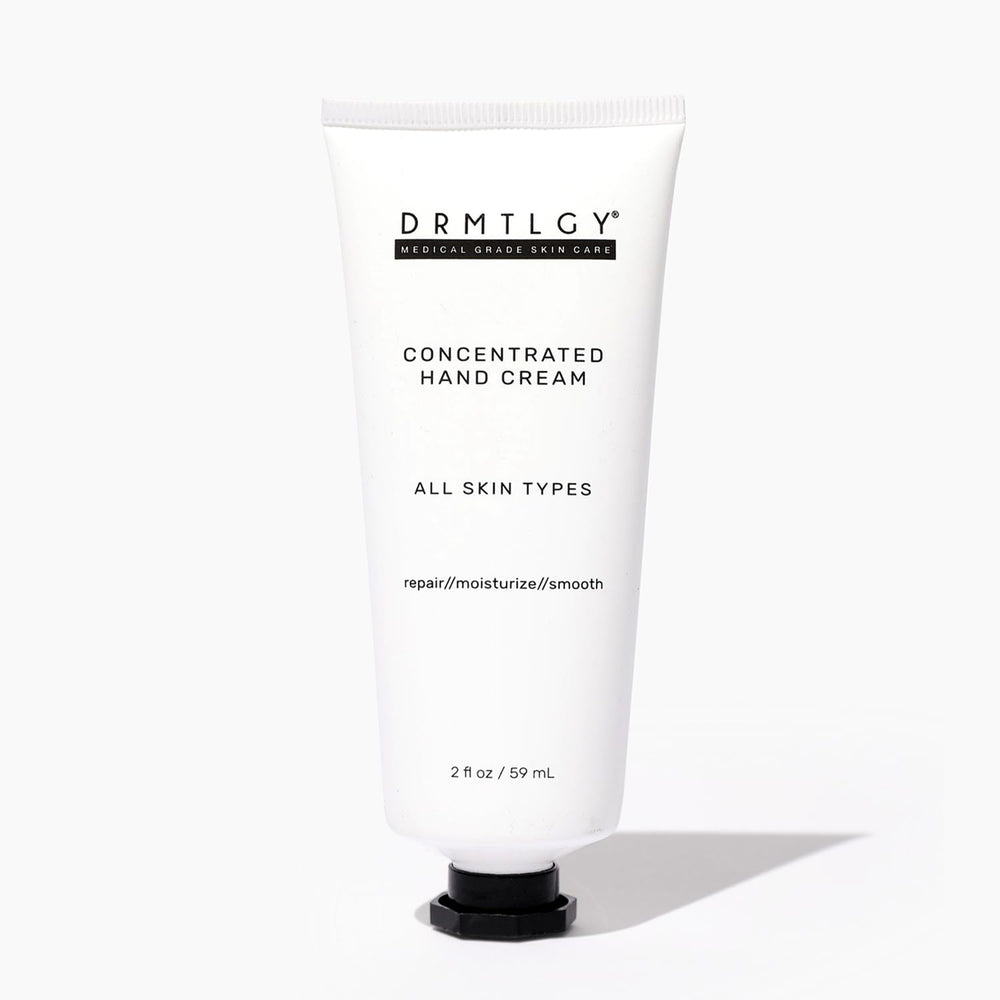 DRMTLGY crema de manos, textura suave para hidratación profunda.