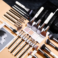 DUcare Panda wooden-handled brushes provide a comfortable, non-slip grip during blending
