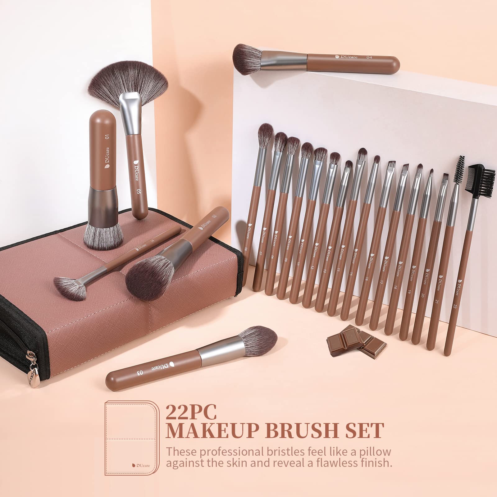 DUcare organized case keeps makeup tools ready.