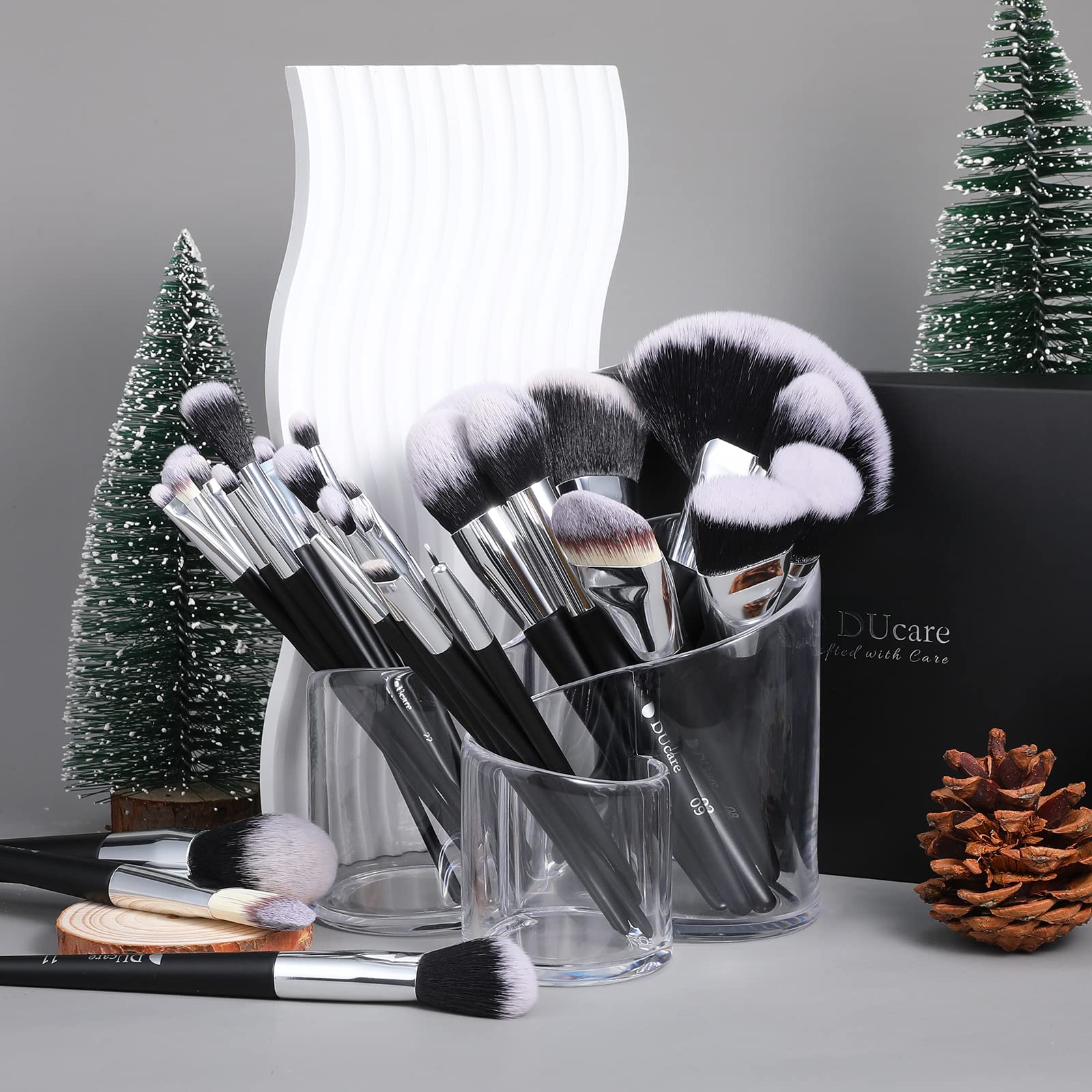 DUcare 32pc eye brushes for blending eyeshadows and precise liners.