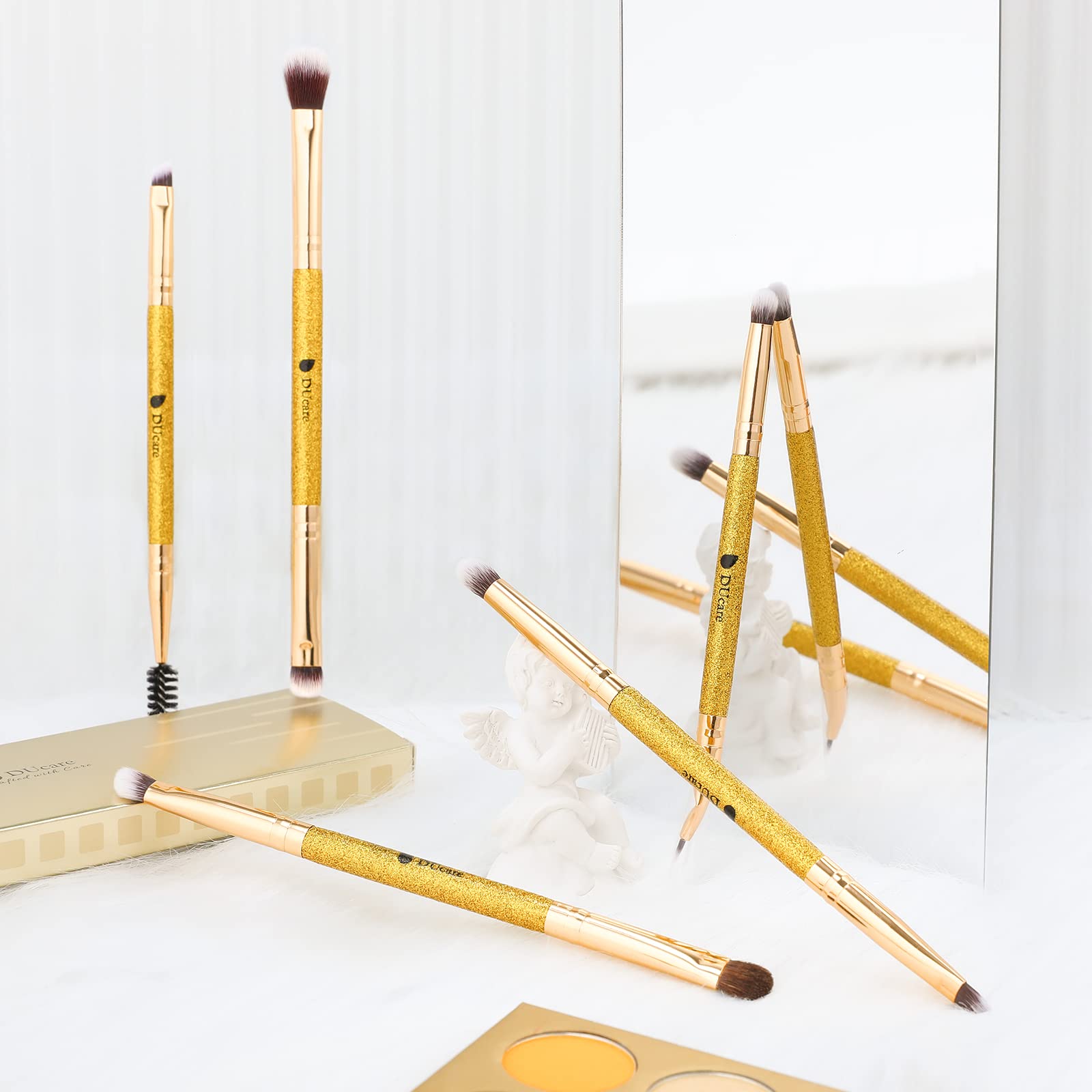 DUcare soft synthetic bristles closeup showing gentle, shed-resistant touch.