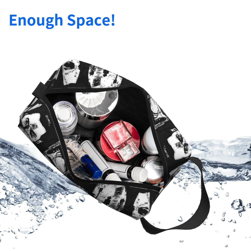DZGlobal waterproof polyester keeps contents safe during travel.
