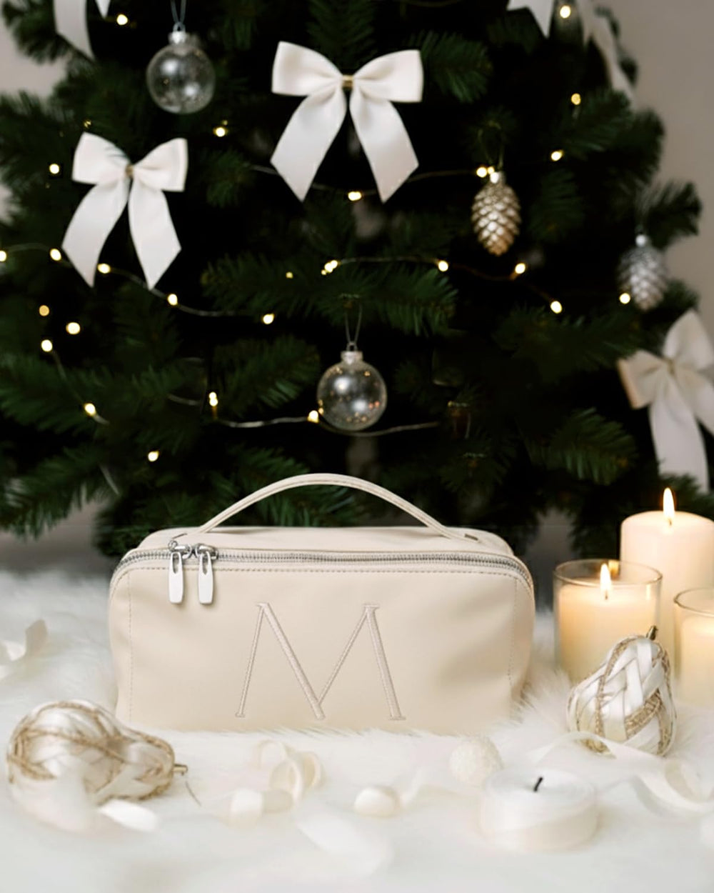 EACHY makeup bag open-flat view enables quick, visible access to cosmetics.
