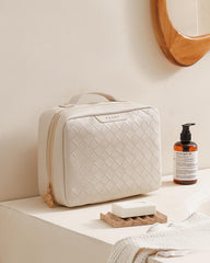EACHY Plait White waterproof material provides durable protection against spills and rain.