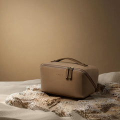 EACHY Travel Makeup Bag shows clear TPU brush compartment for quick brush visibility.