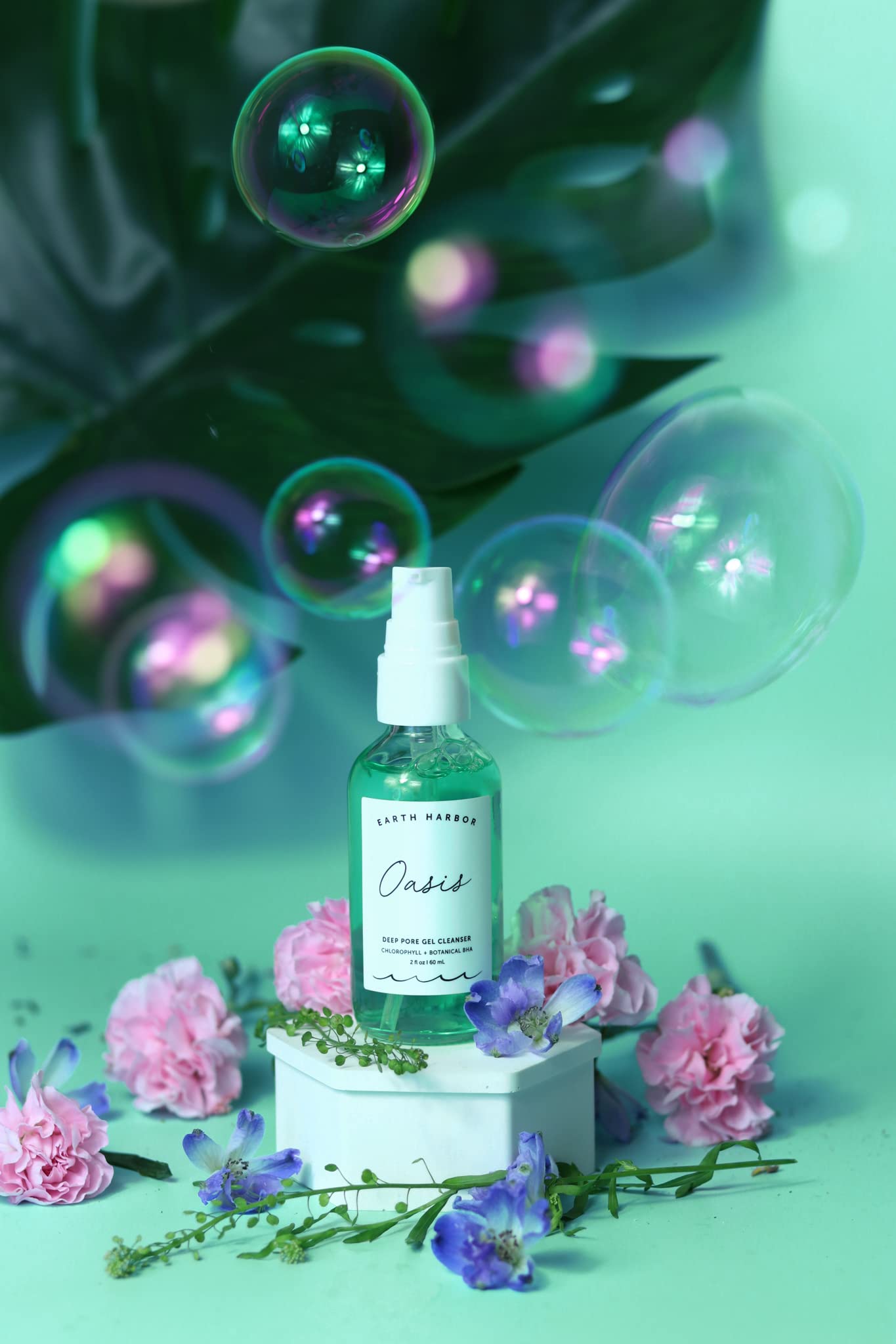 Earth Harbor Oasis Deep Pore Gel Cleanser clear gel texture close-up.