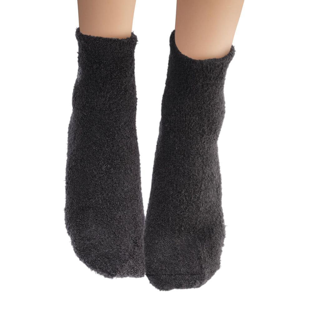 Earth Therapeutics Aloe Socks cruelty-free vegan logo appeals to shoppers