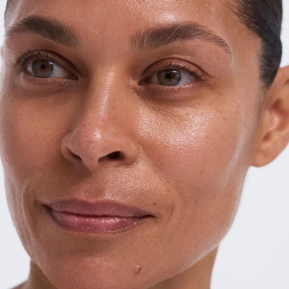 EarthsCure nano peptides cream texture close-up reveals silky hydration.