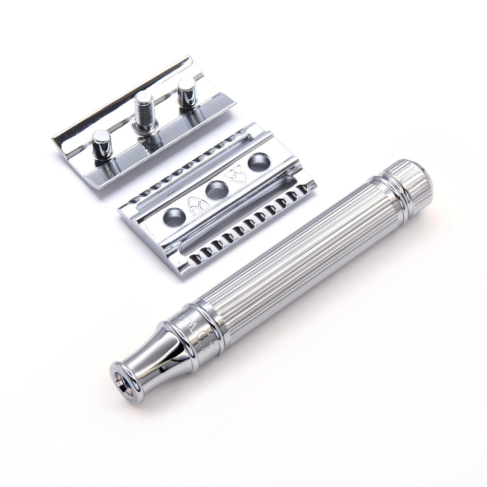 Edwin Jagger DE89LBLAMZ chrome-lined finish adds classic, refined style.
