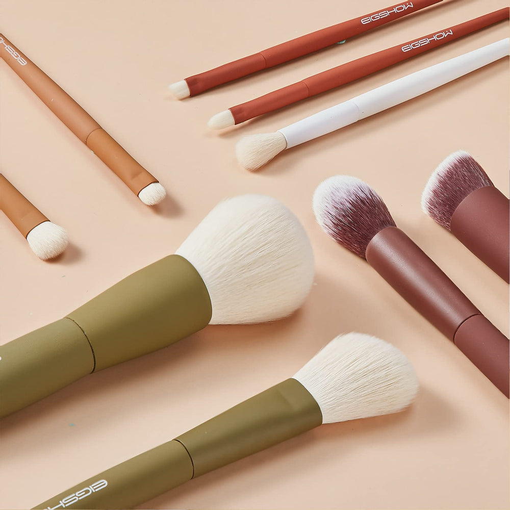 EIGSHOW foundation buffer brush for even base application