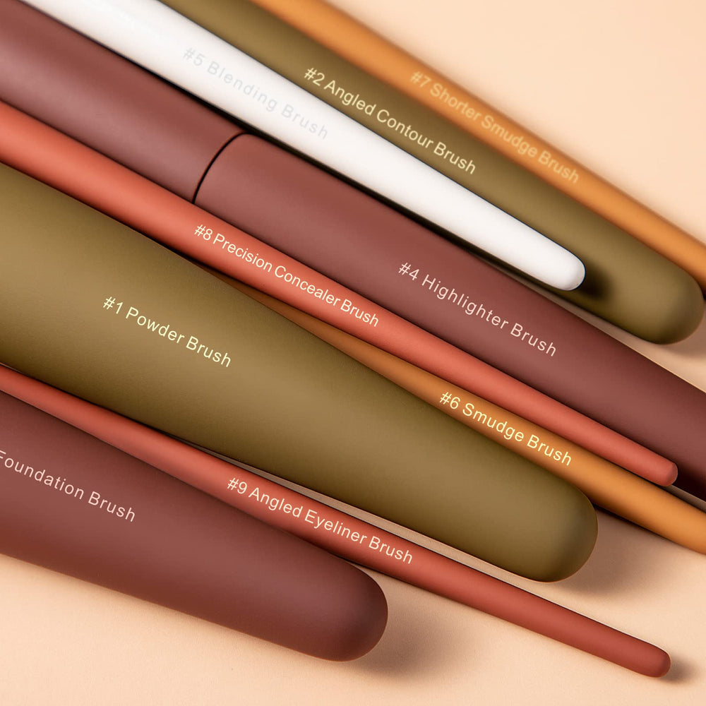 EIGSHOW highlighter brush creates soft, luminous accents