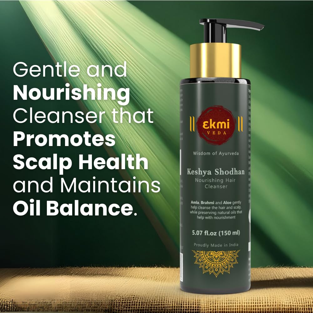 EKMIVEDA Keshya Shodhan shampoo foam shows gentle, sulfate-free lather for sensitive hair.