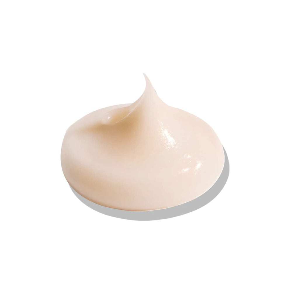 ELEVEN AUSTRALIA Miracle Hair Mask application in hands for easy coating and even distribution