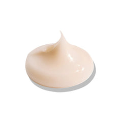 ELEVEN AUSTRALIA Miracle Hair Mask application in hands for easy coating and even distribution
