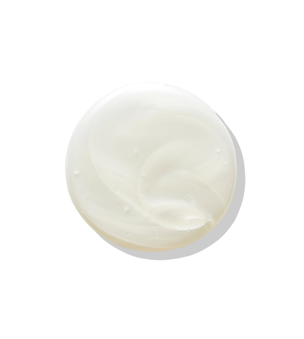 ELEVEN AUSTRALIA Smooth Me Now frizz-control-application shows smoothing action and moisture retention.