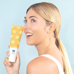 Elizabeth Mott Vitamin C Facial Cleanser foam lather close-up gel-to-foam texture for refreshed skin.