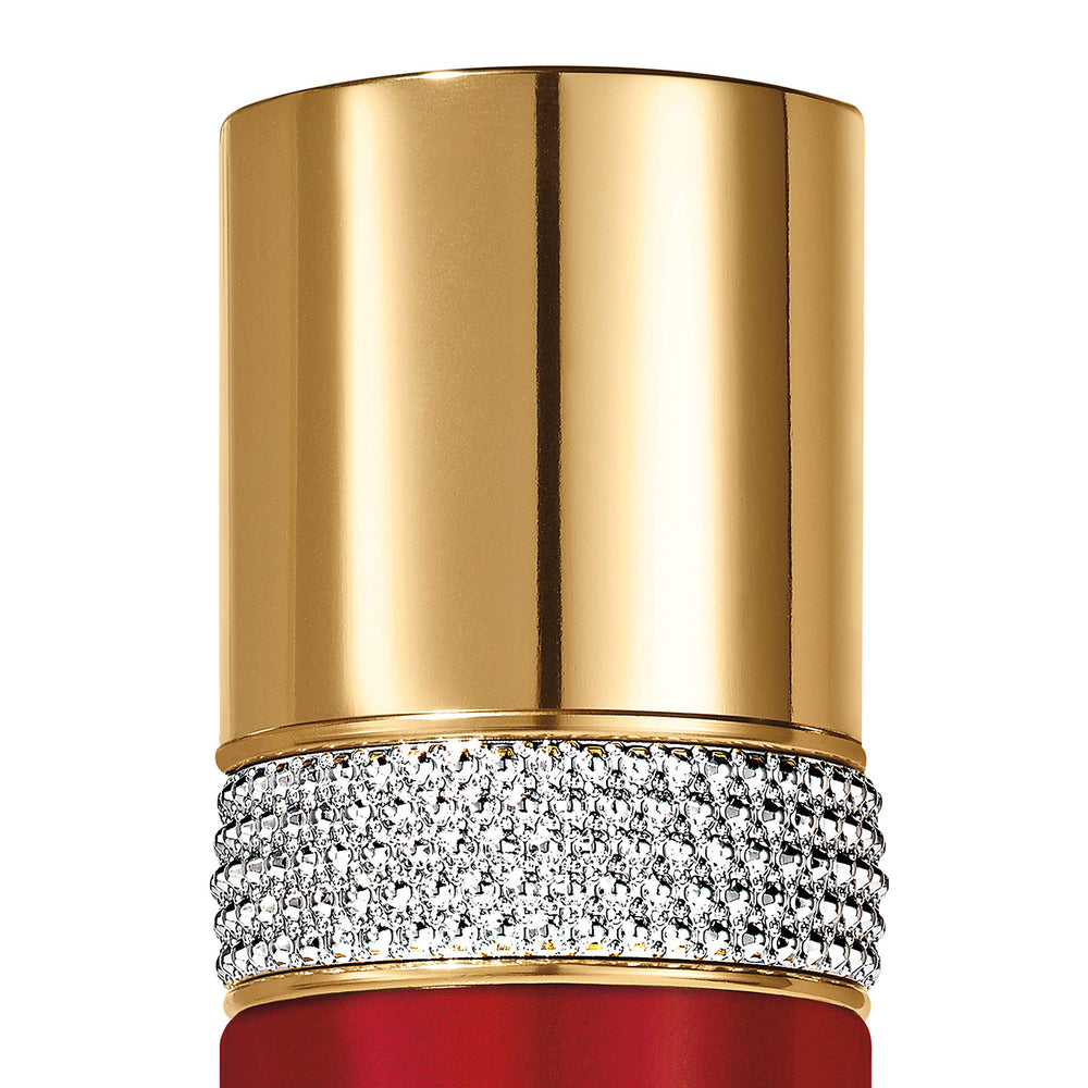 Elizabeth Taylor White Diamonds En Rouge hand-holding bottle — easy handling for everyday wear