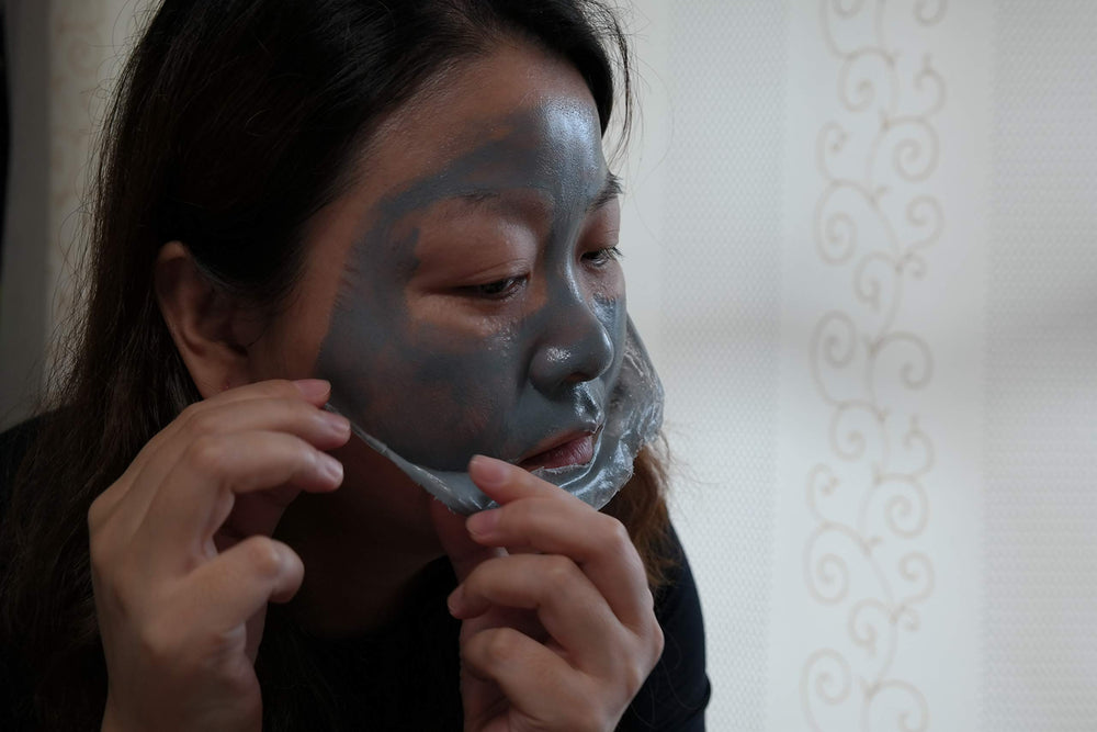 Elizavecca Milky Piggy Hell Pore packaging on display.