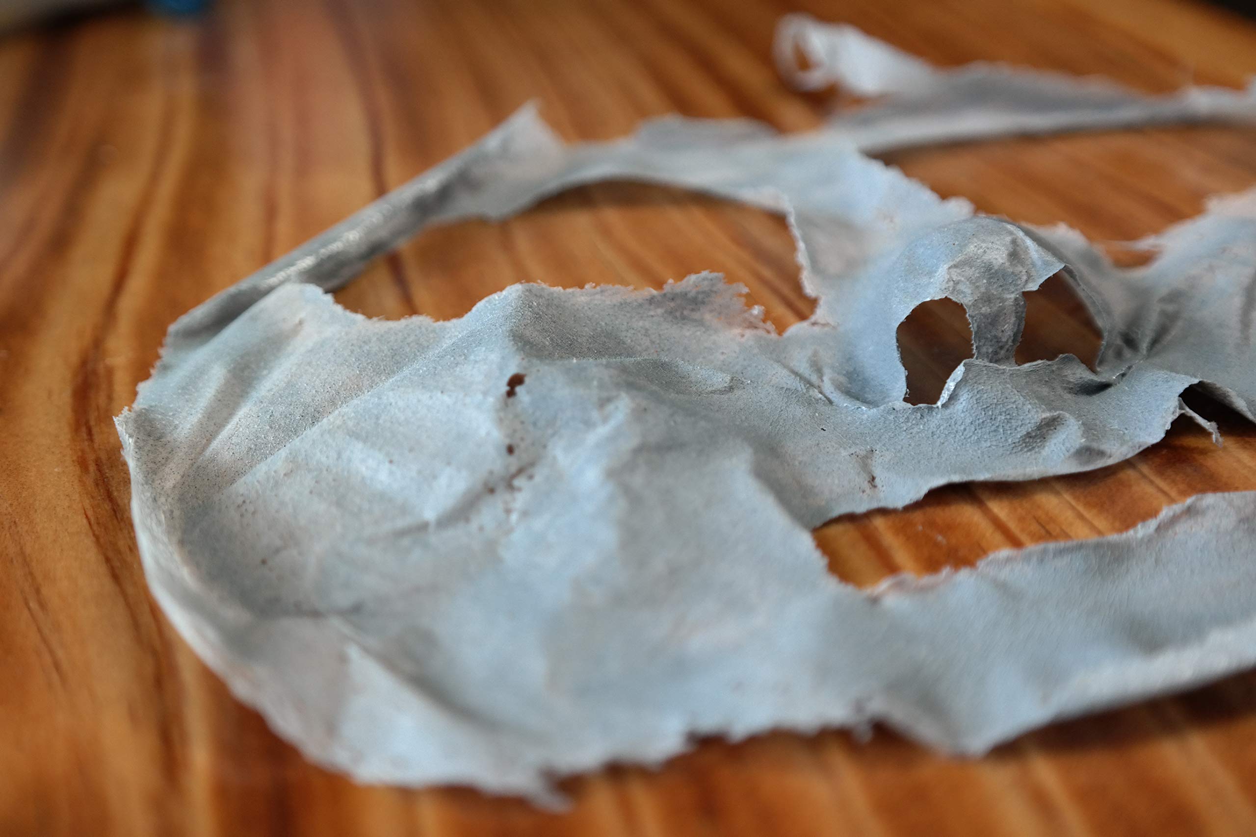 Elizavecca Milky Piggy mask shows a color-change drying cue.