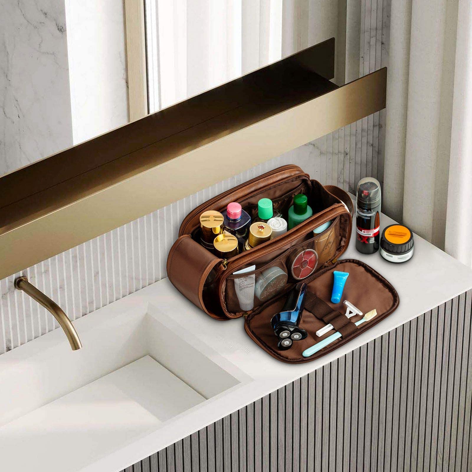 Elviros toiletry bag as Fathers Day gift option for organized daily routines.