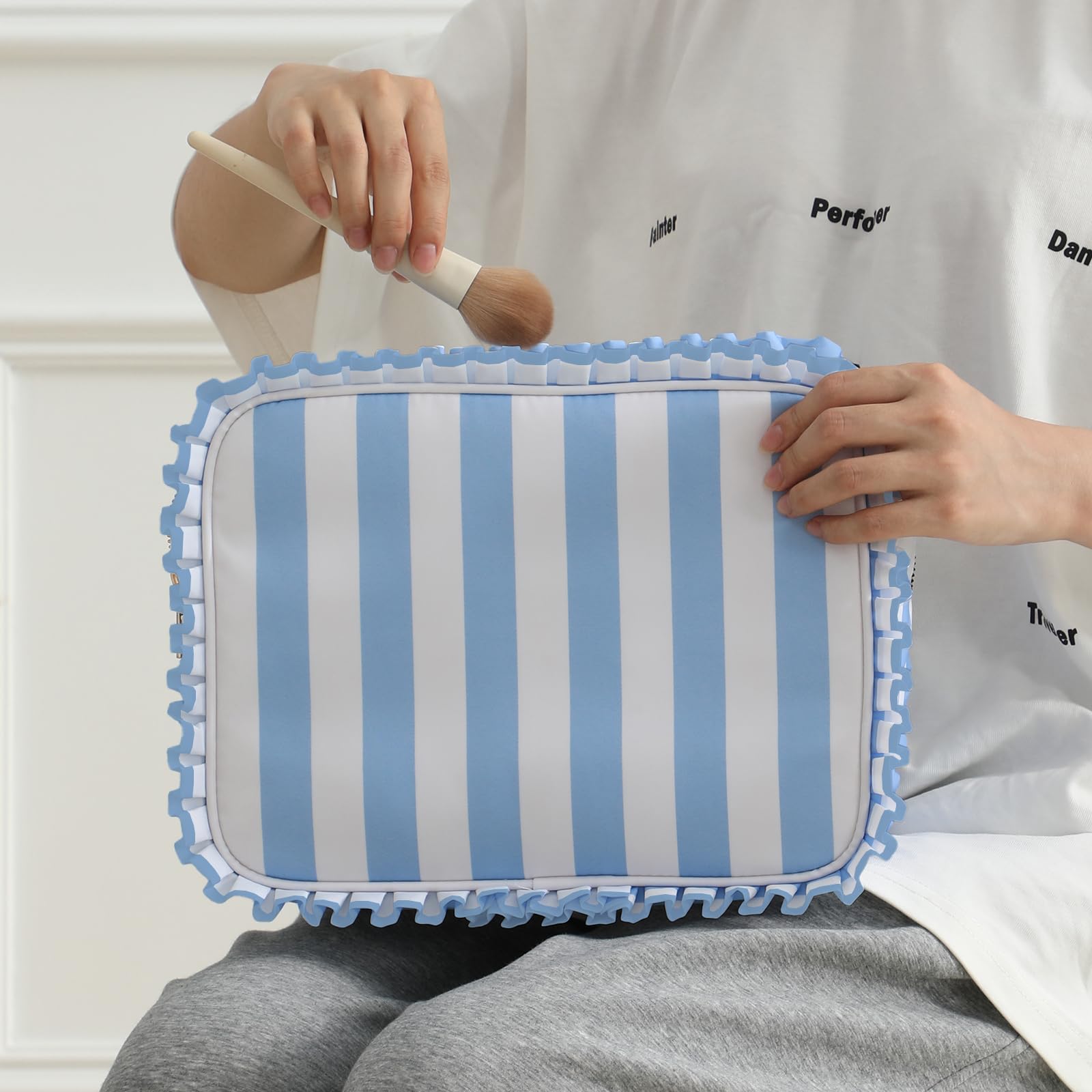 EMBRUNIOICE Blue Stripe Bag zipper detail highlights secure closure for busy days.