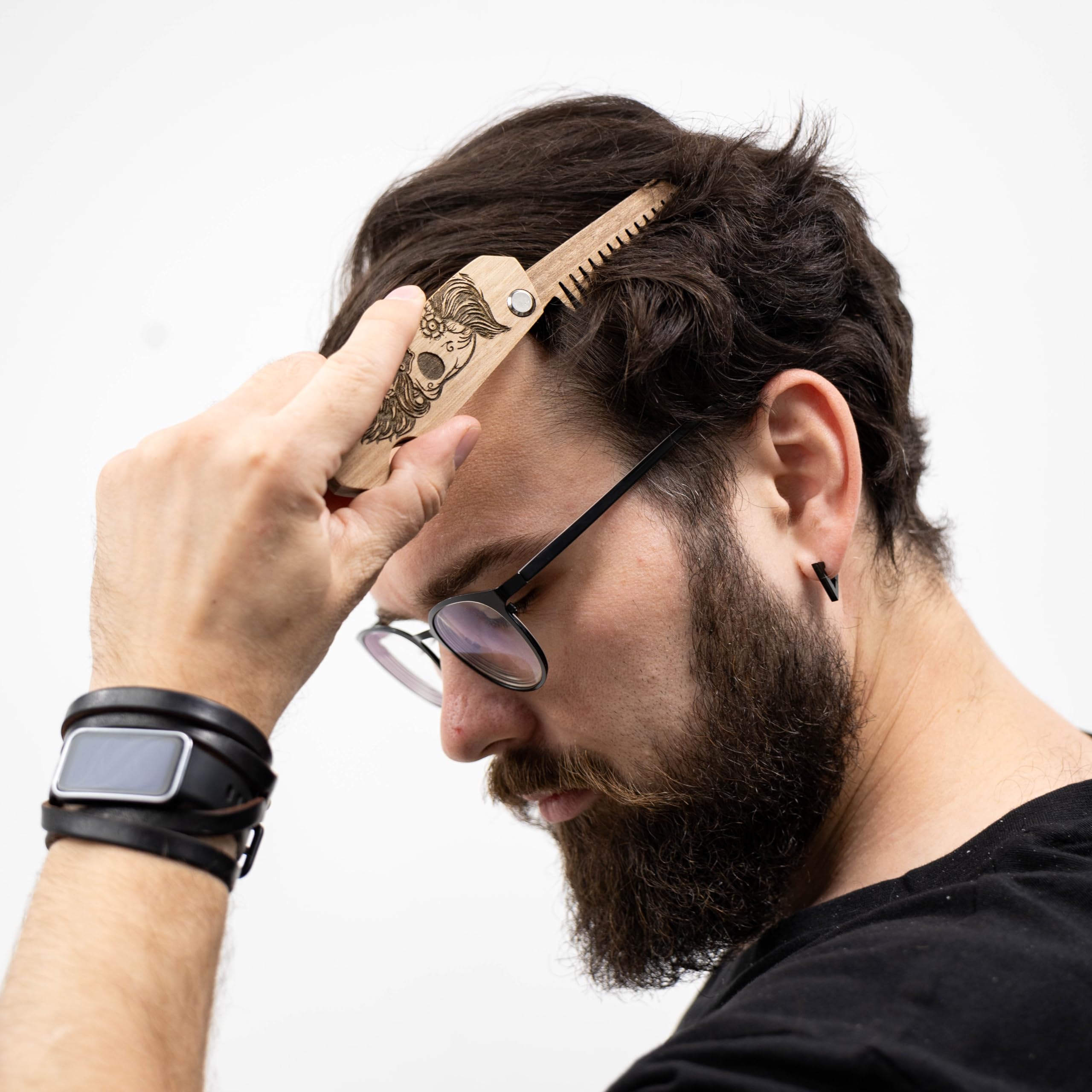 Enjoy The Wood multi-purpose comb handles beard, moustache, hair.