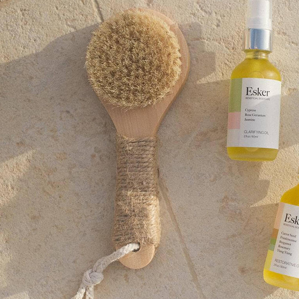 ESKER Dry Brush natural materials showcased as eco-friendly skincare tool.