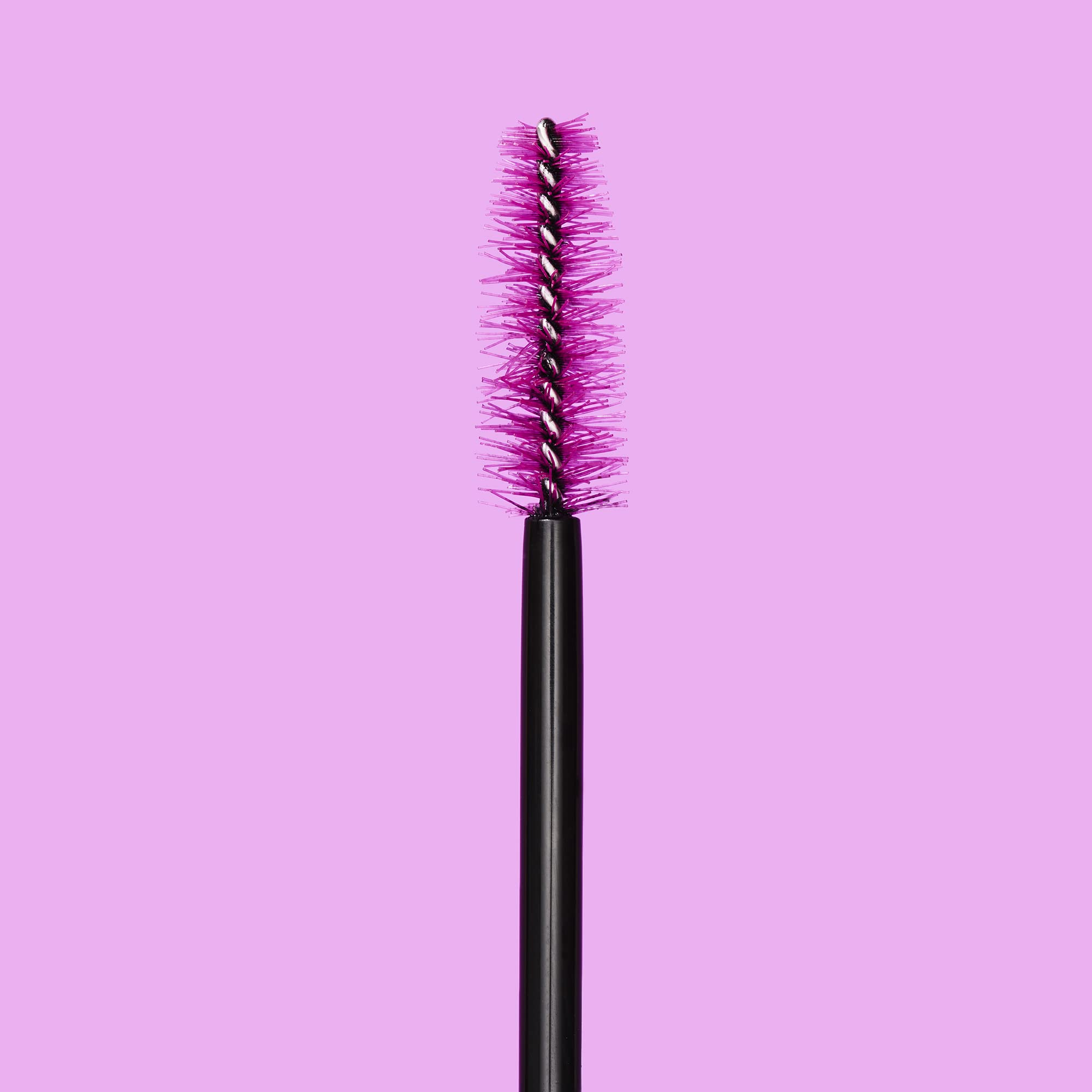 essence I Love Extreme Volume Mascara lashes dramatic effect, voluminous length without flakes
