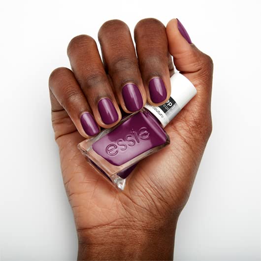 essie Gel Couture Paisley The Way hand model wearing glossy manicure