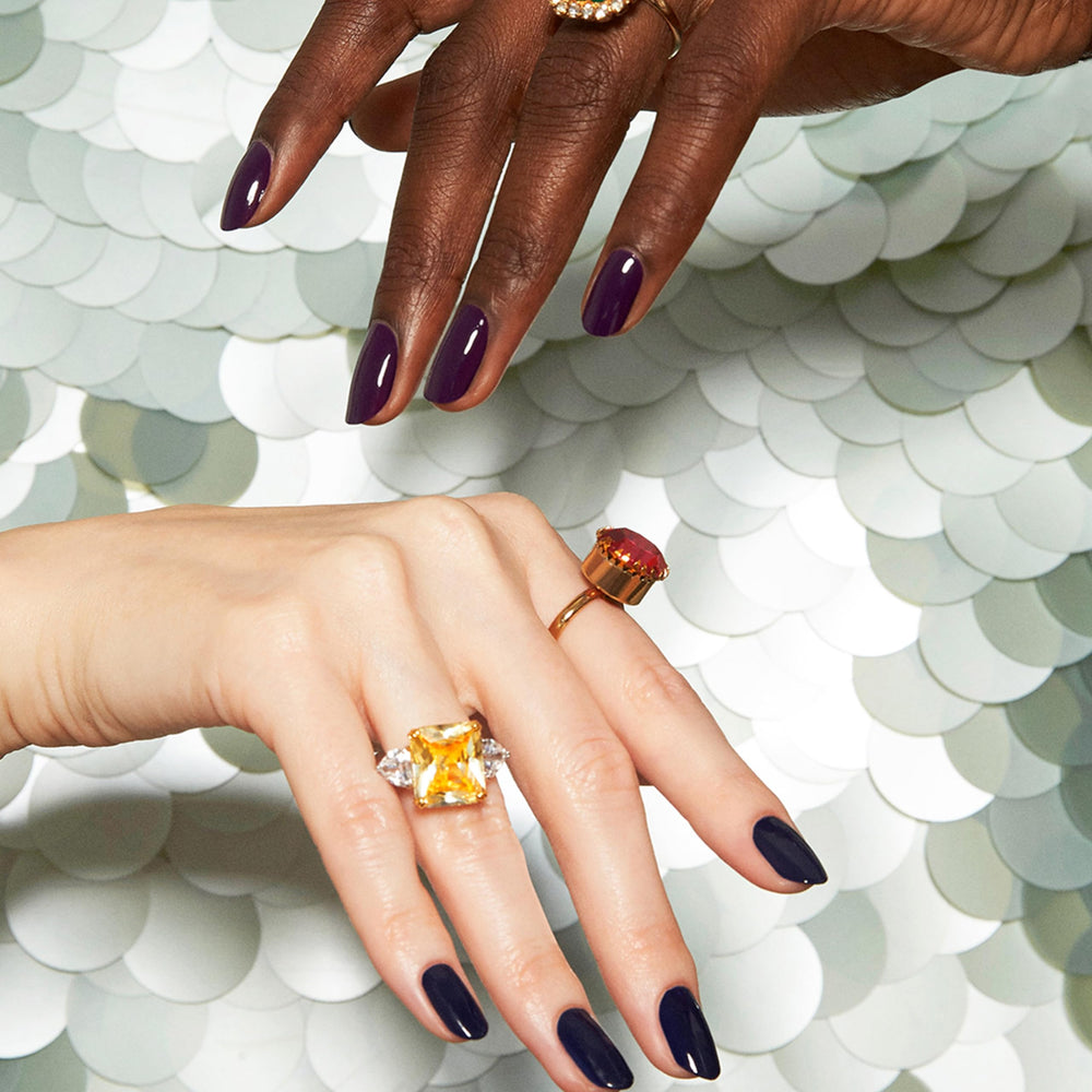 Top coat seals shine for longer-lasting color.