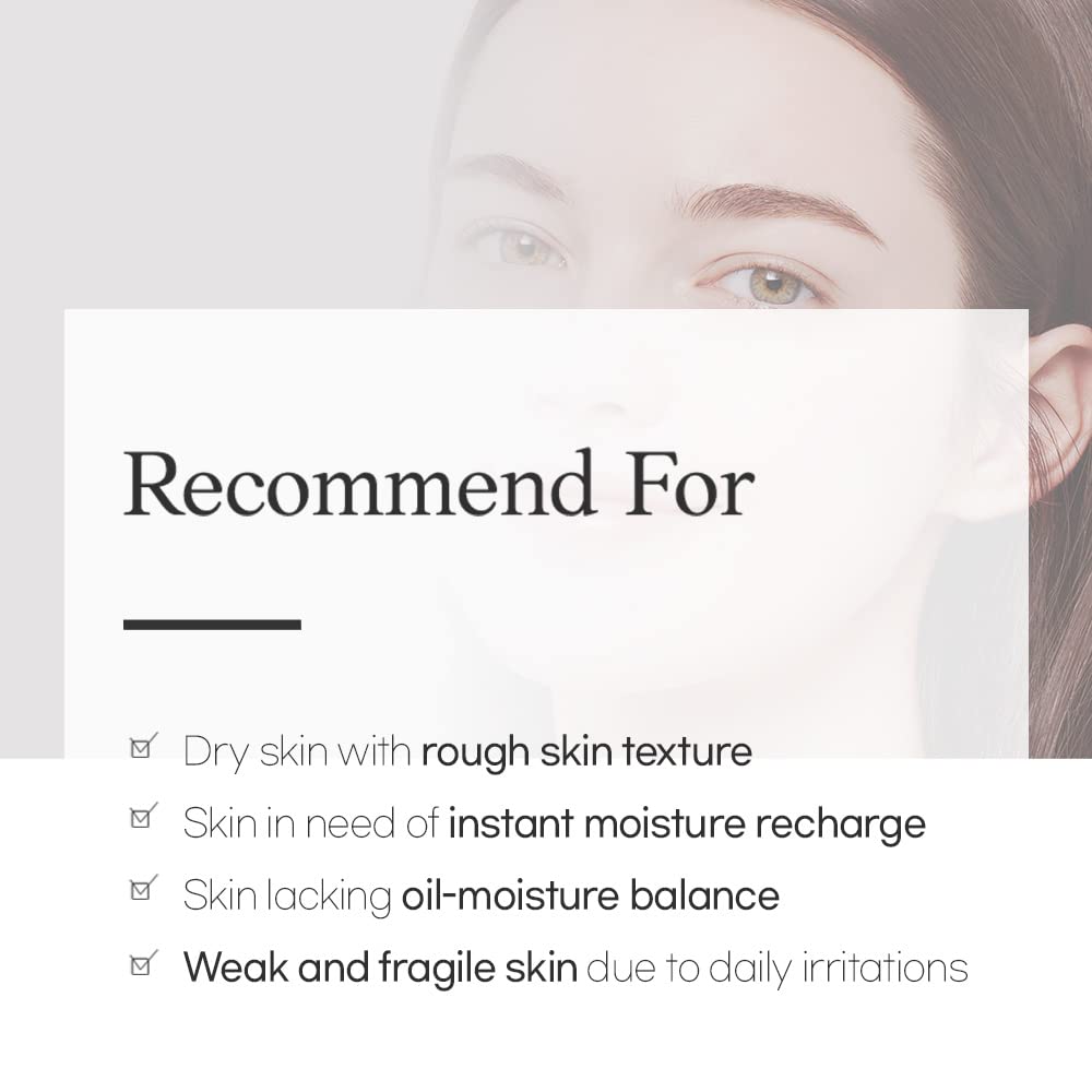 Etude Moistfull Collagen Toner texture closeup highlights light, water-like hydration for sensitive skin.
