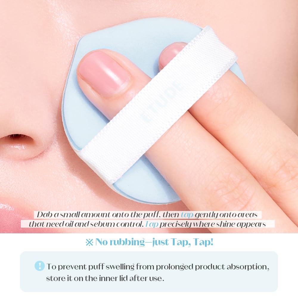 ETUDE SebumSoak Jelly Pressed Powder maintains a natural-matte finish even in humid conditions.