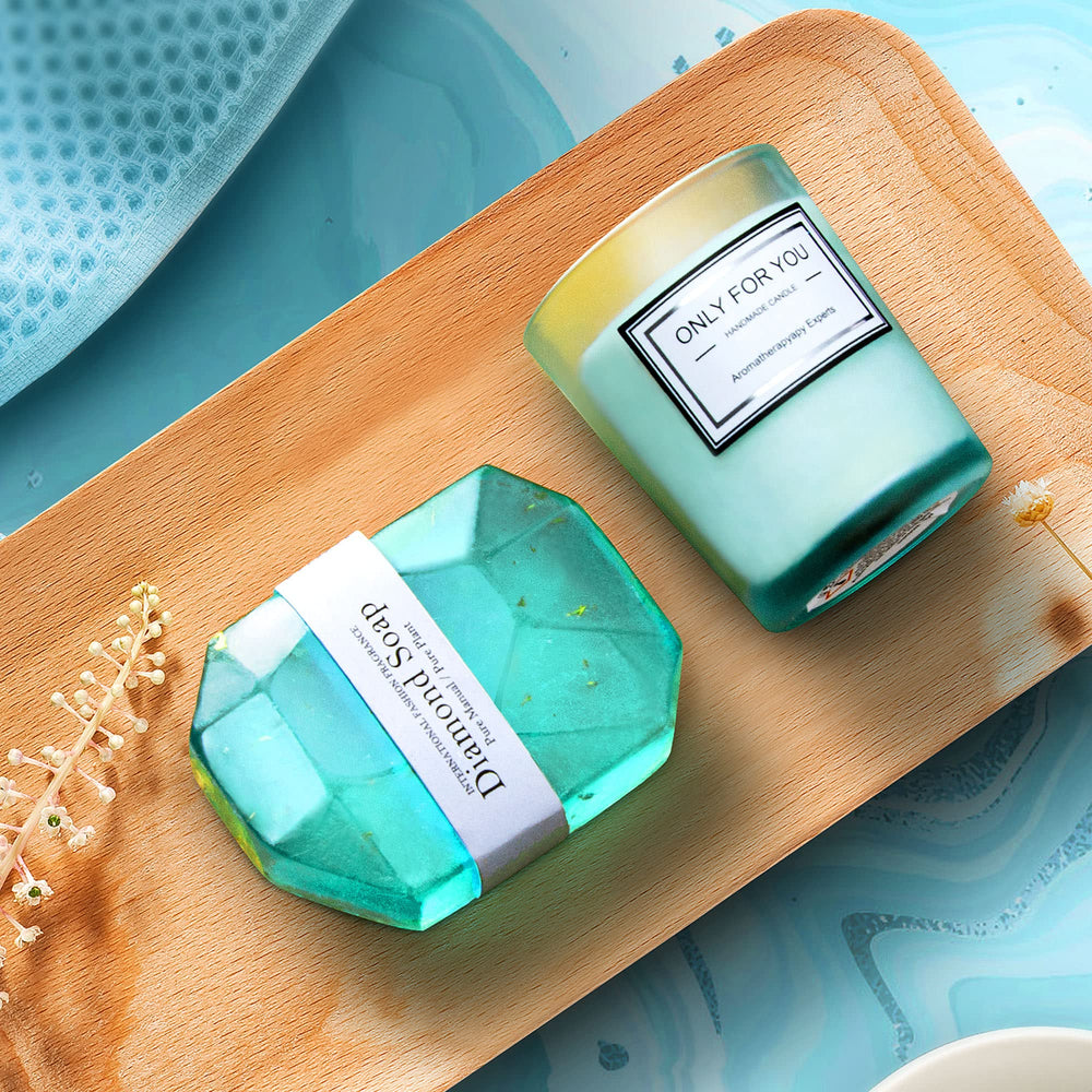 EUASOO soy candle with soothing fragrance for cozy evenings.