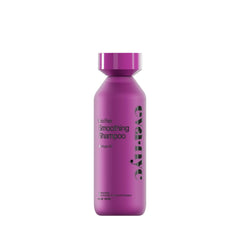 Eva NYC Champú Antifrizz, botella visible, cabello suave y sin encrespamiento.