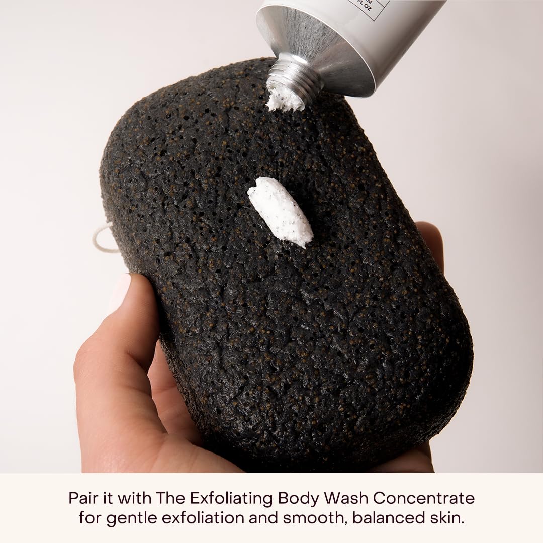 Everist Konjac exfoliante con carbón vegetal para una limpieza suave.