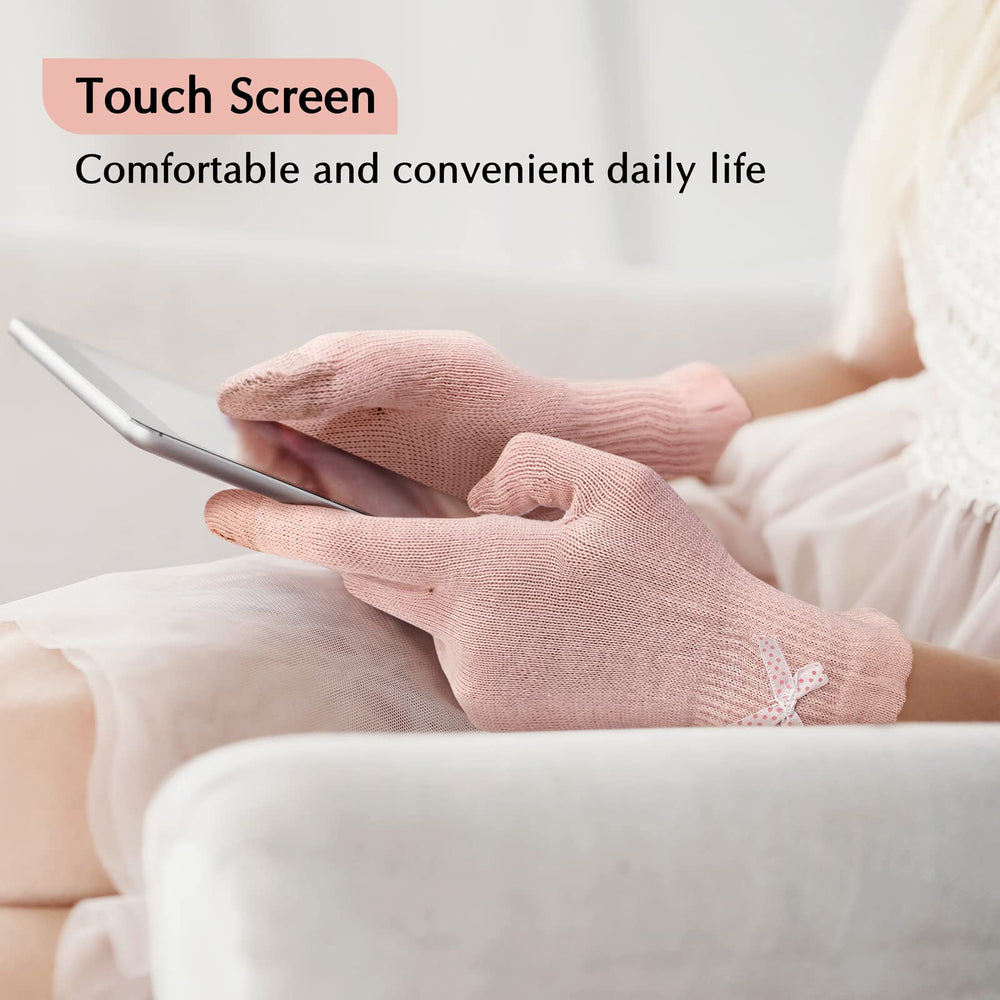 Evridwear featherweight pink glove used with touchscreen device without removing.