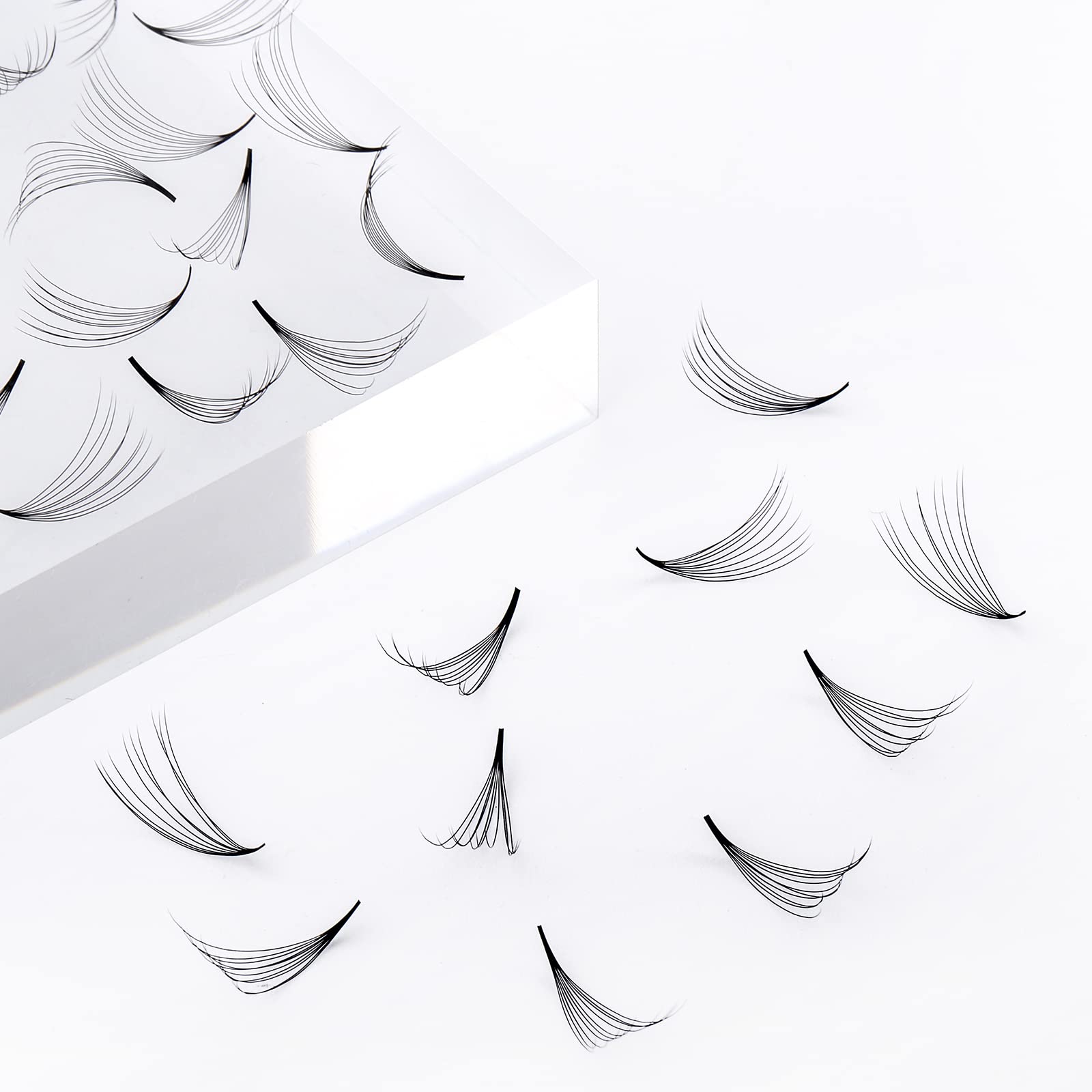 FADLASH 10D premade fans with D curl for voluminous curled looks.