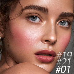Falocutus blush-bronzer-pen application yields warm flush and natural radiance.