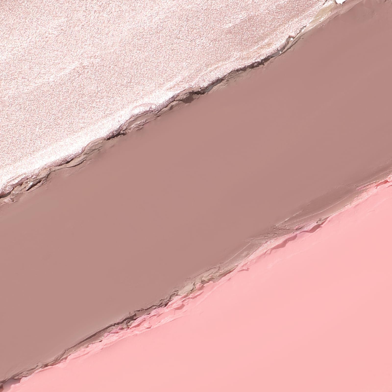Falocutus travel-friendly contour kit makes touch-ups quick and convenient on the go.