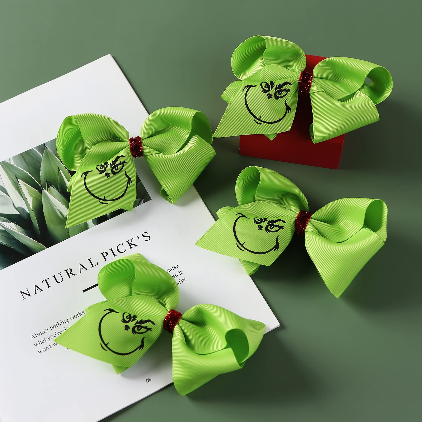 Fancheer handmade green bow clip brings color to celebrations and costumes.