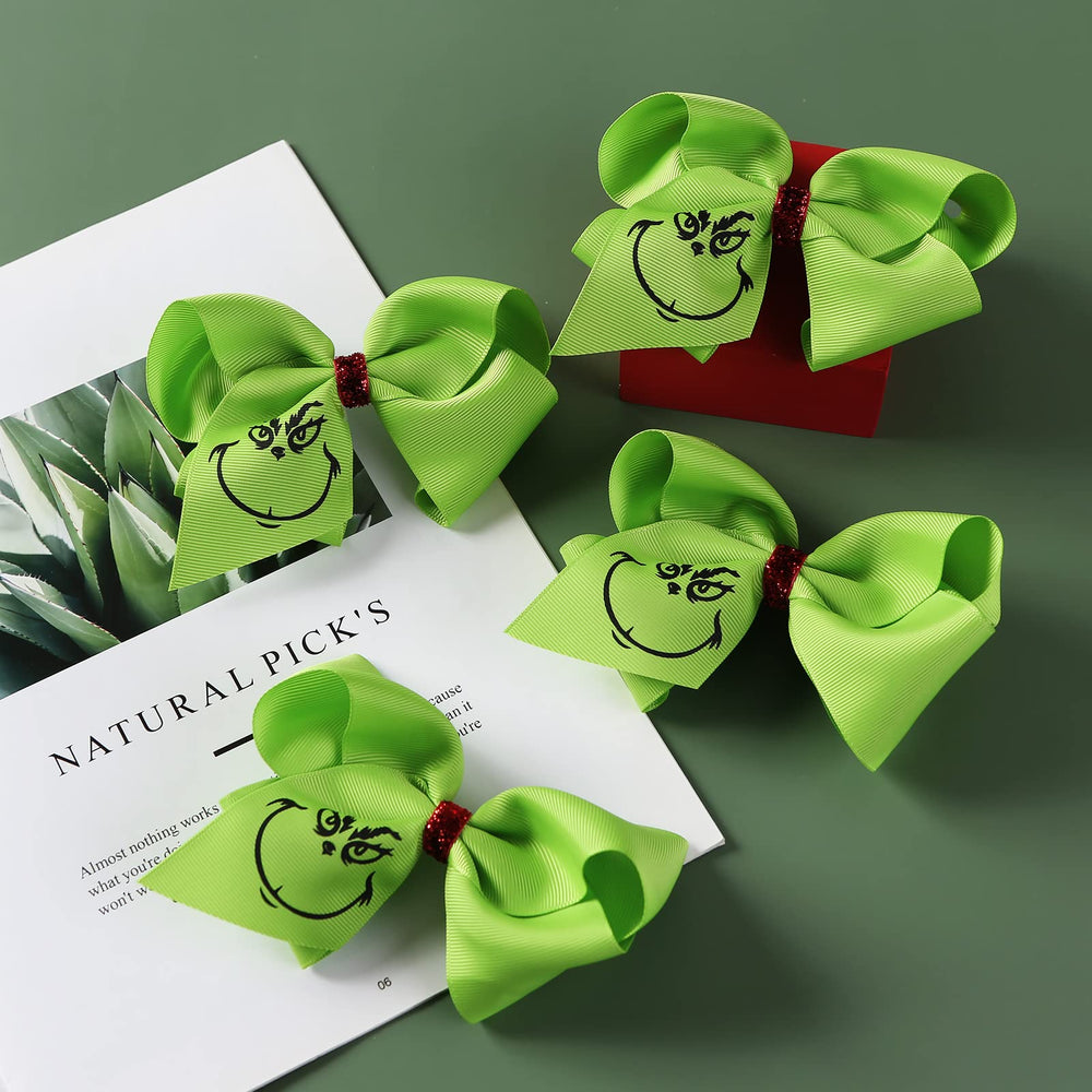 Fancheer handmade green bow clip brings color to celebrations and costumes.